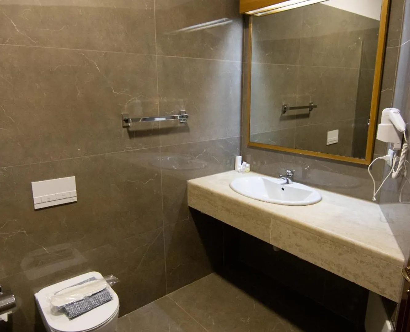Chateau Linza Resort Tirana 4*, Shkoze